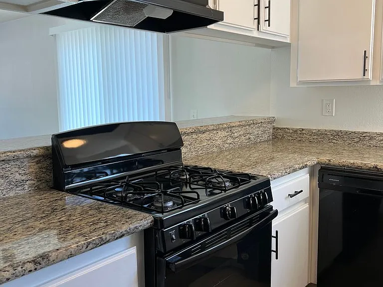 1740 N Stanton Pl — Photo 7