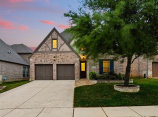 345 Hill Creek Ln, Grapevine, TX 76051