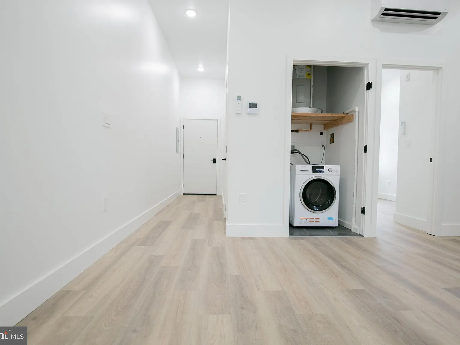 1 bed, 1.0 bath, $1,295 — Photo 3