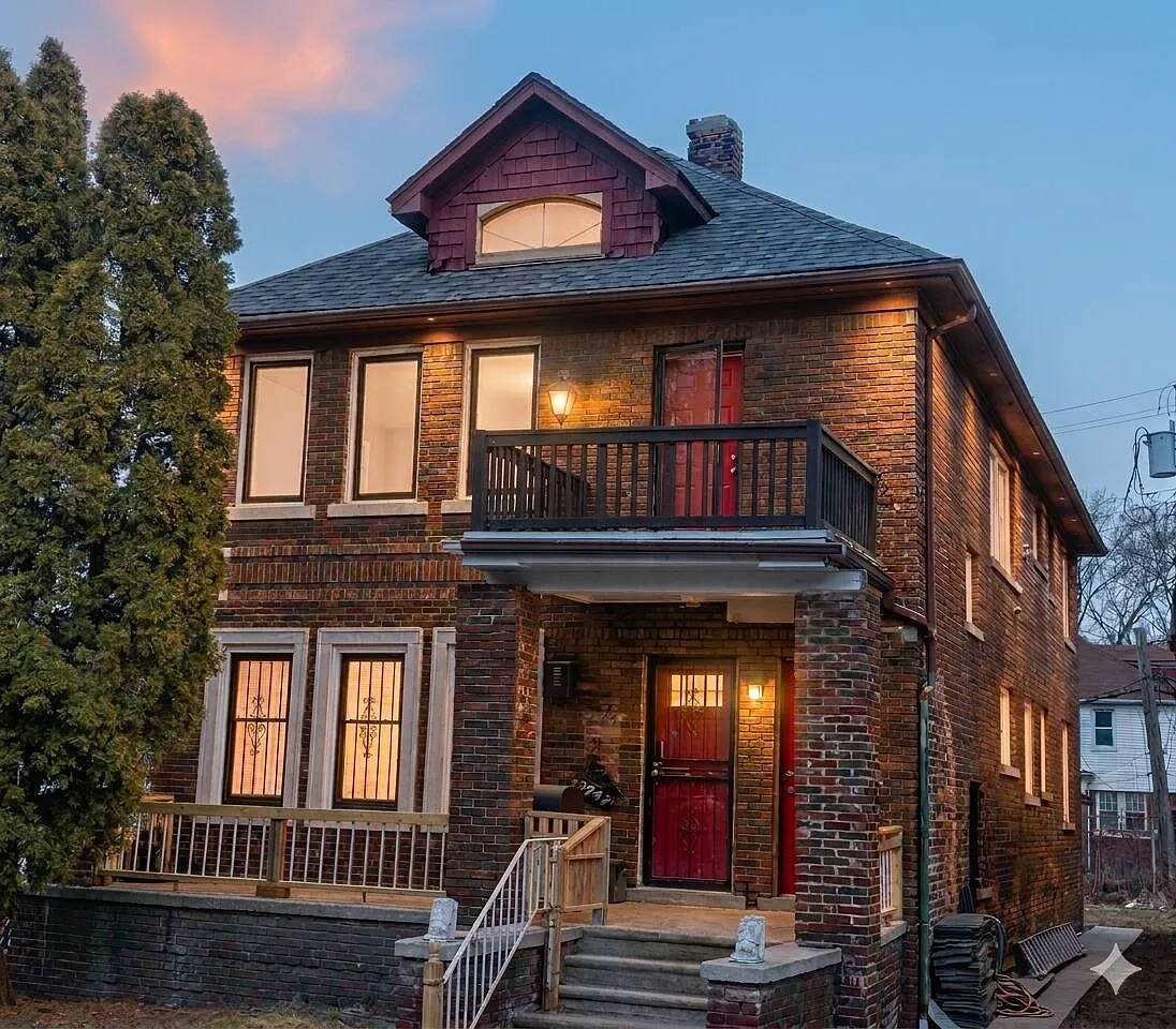 3742 W Grand St photo 1