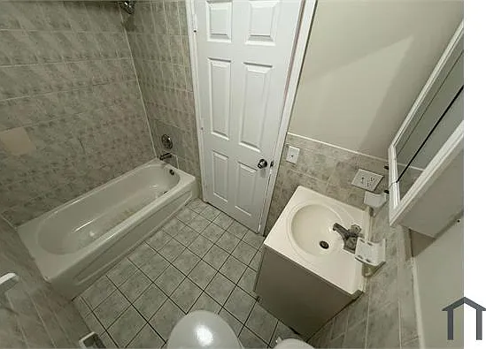 197 N 11th St #2 — Photo 4