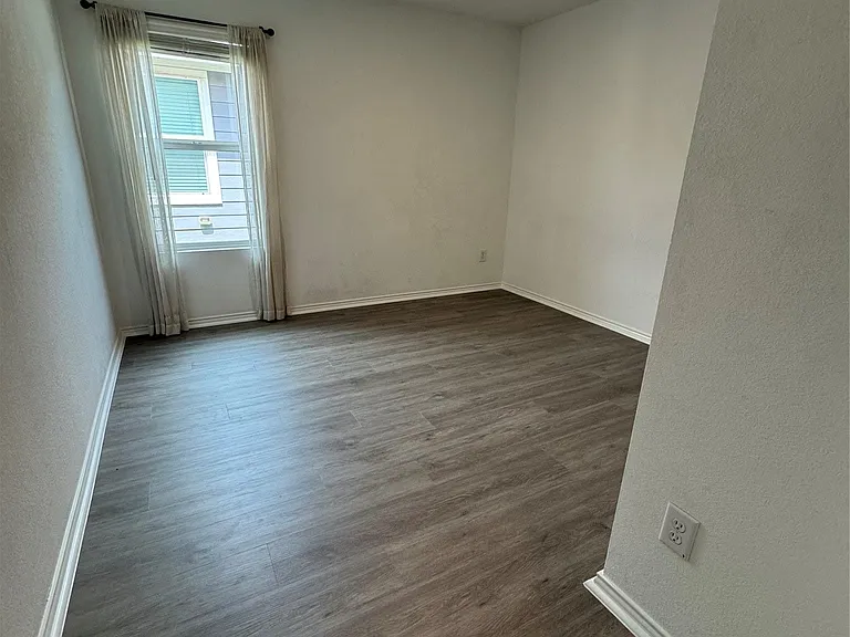 518 Olmstead Dr — Photo 14