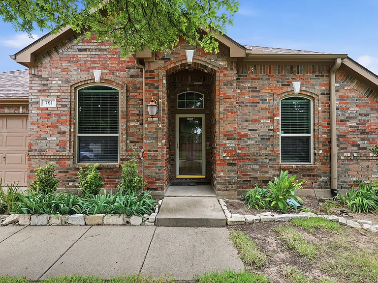 751 Trail Dr — Photo 4