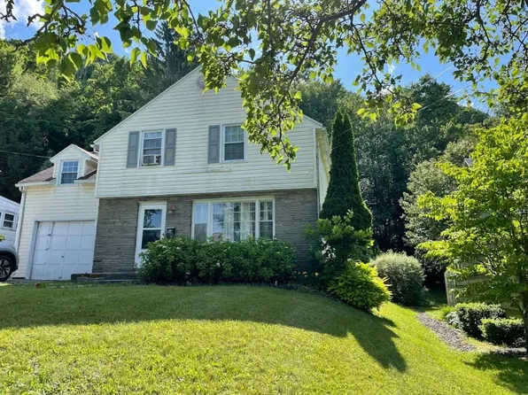 608 Winston Dr, Vestal, NY 13850