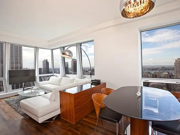 400 5th Ave APT 46H, New York, NY 10018