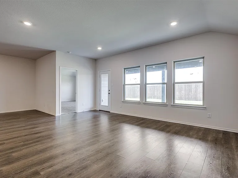 808 Saddle Horn Way — Photo 6