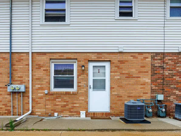 105 E Lincoln St APT I, Normal, IL 61761