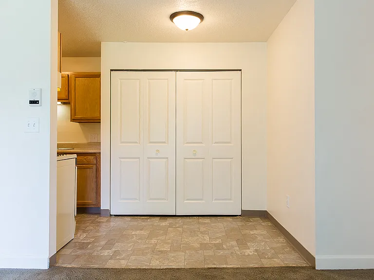 Crossroads Apartments — Photo 18