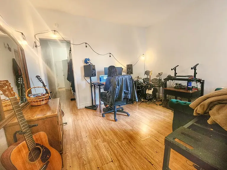 1408 Putnam Ave #1R — Photo 13