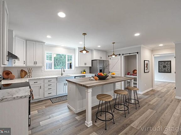 2nd image of 307 Larkspur Rd