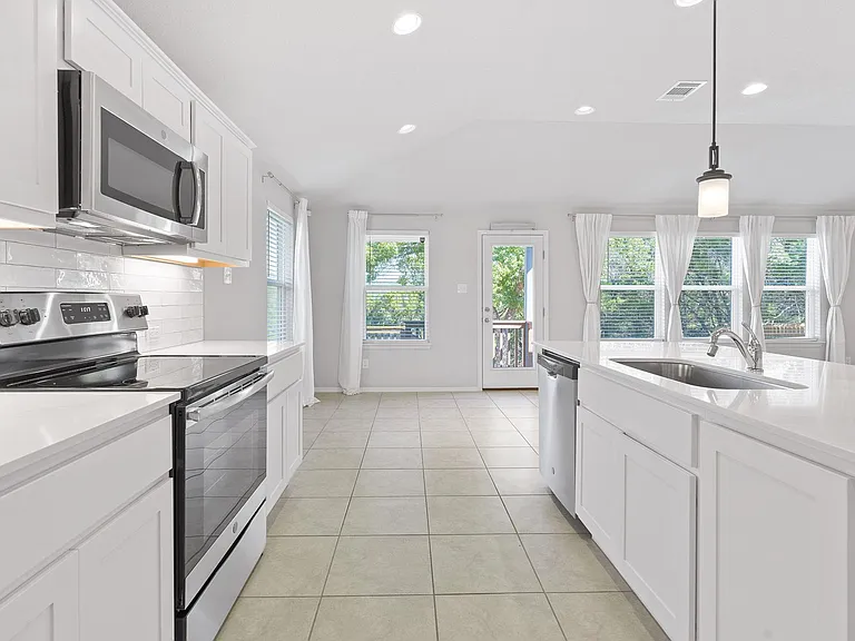 8017 Flintlock Cir — Photo 3