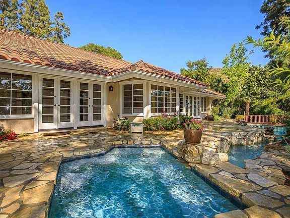 2nd image of 4263 Arrowhead Cir
