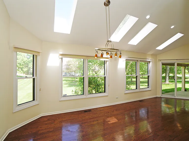 229 Willow Pkwy — Photo 6