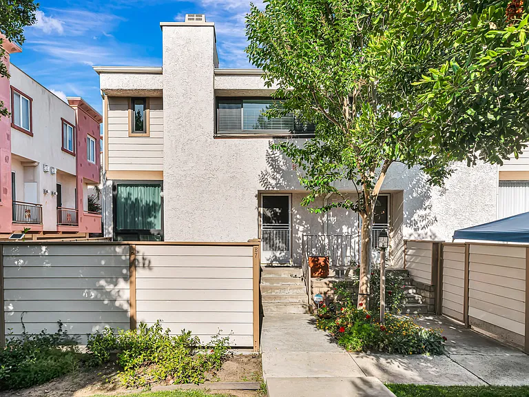 10231 Independence Ave — Photo 48