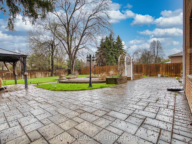 37 Allangrove Cres #2 — Photo 10