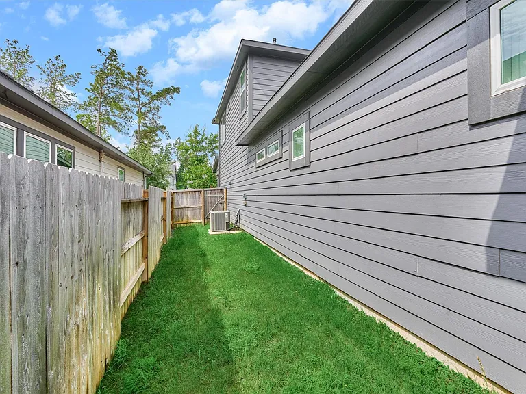 222 Thistle Dr — Photo 44