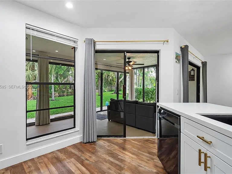 385 NW 36th Ave — Photo 7
