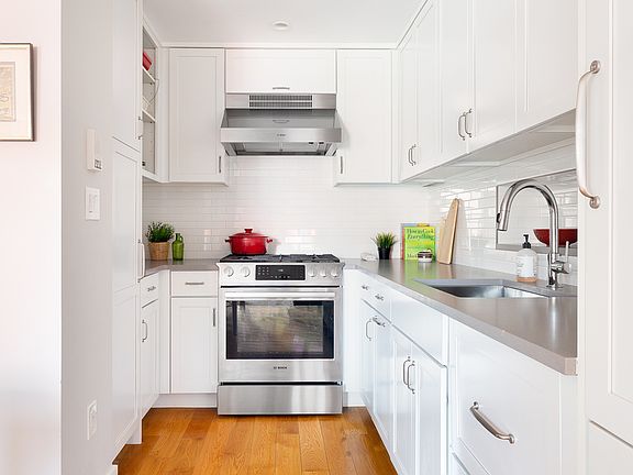 3rd image of 138 Baltic St APT 5C
