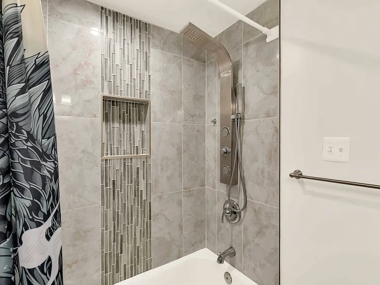 1002 58th Ave — Photo 32