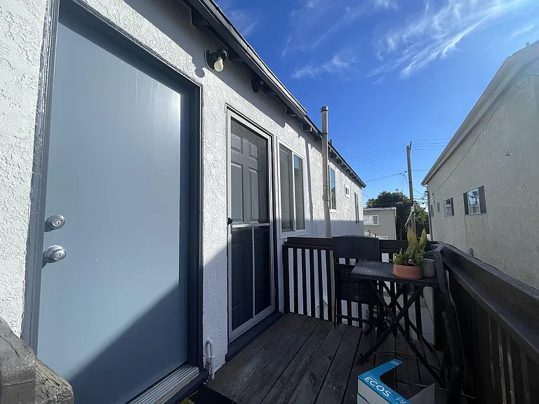 945 Thomas Ave — Photo 13