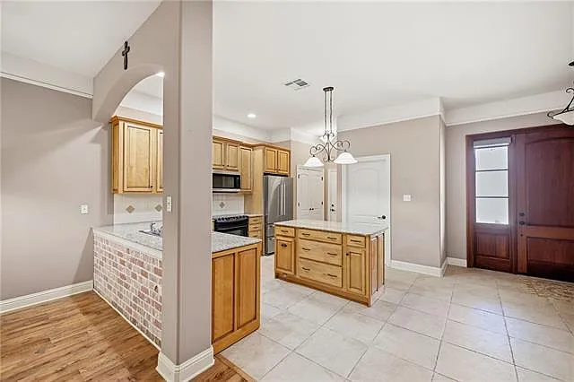 811 Decatur St — Photo 5
