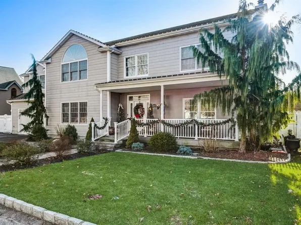 105 15th Street, Wading River, NY 11792