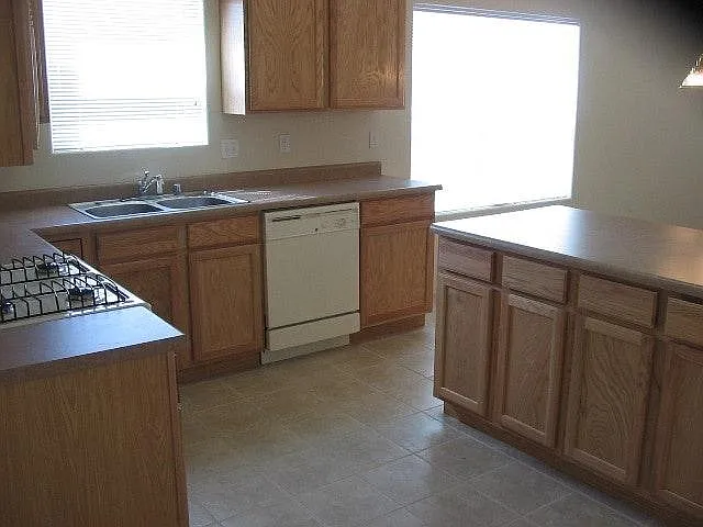 3 bed, 1525 sqft, $1,500 — Photo 3