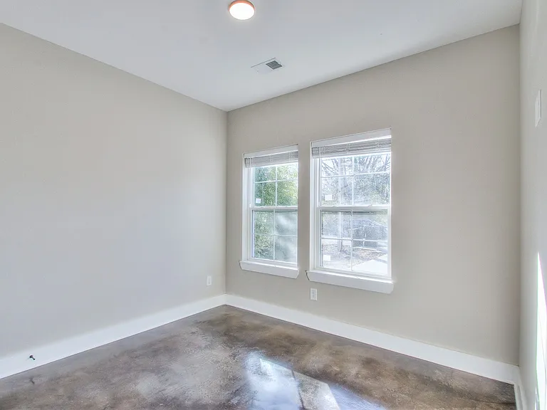 921 Spain Ave — Photo 16