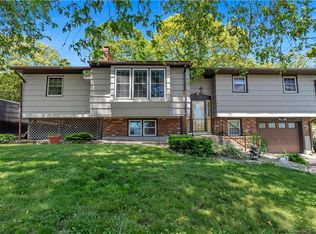 4 Driscoll Dr, Uncasville, CT 06382