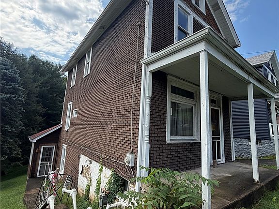 2nd image of 111 Patterson St