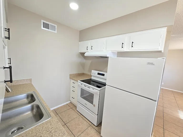 2019 N 49th St #2 — Photo 9