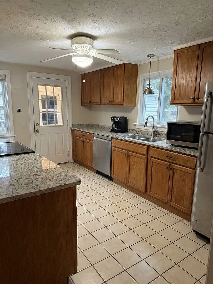 Single Family three bedroom — Photo 2