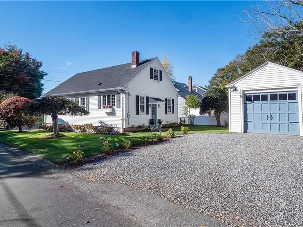 26 Vernon Ave, Newport, RI 02840