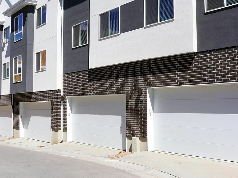 178 S Bushnell Way — Photo 15