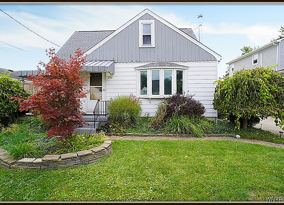 1st image of 206 Clover Pl