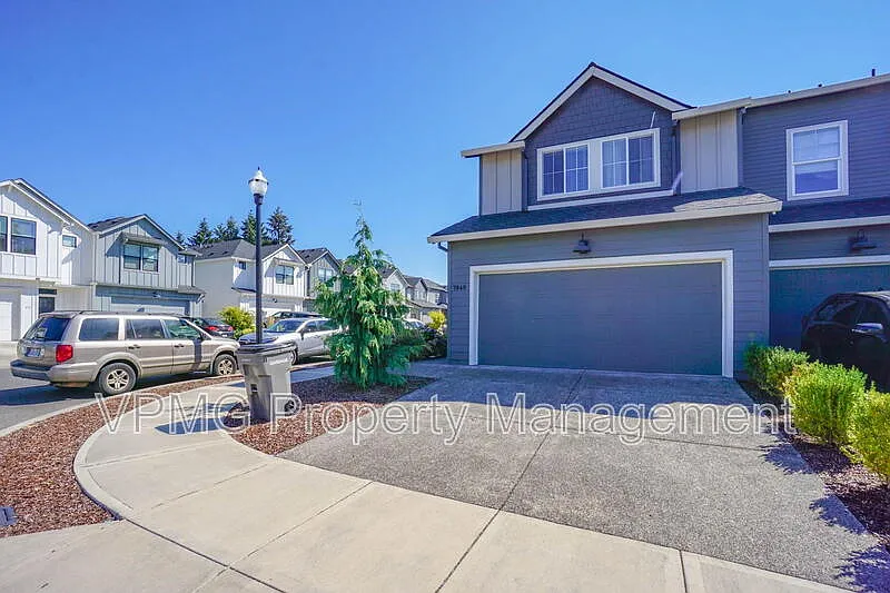 3 bed, 2.5 bath, 1552 sqft, $2,495 — Photo 2