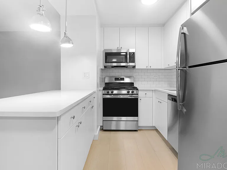 330 E 39th St #10R — Photo 10