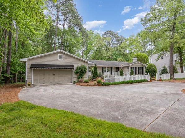 24 Surrey Ln, Durham, NC 27707