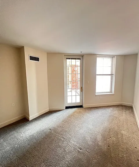 634 Massachusetts Ave — Photo 10