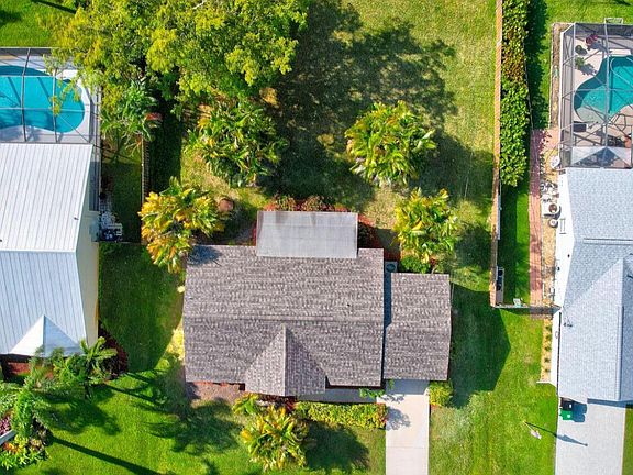 2nd image of 2324 SE Gillette Avenue