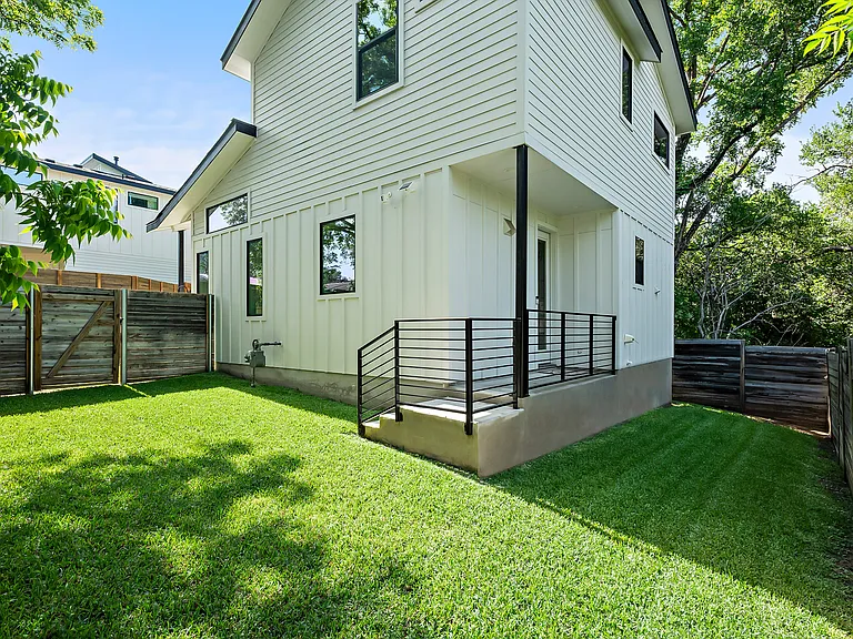 1405 Perez St #2 — Photo 12