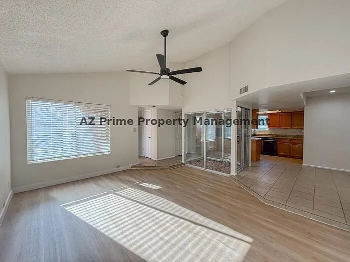 2 bed, 2.5 bath, 1325 sqft, $2,095 — Photo 4