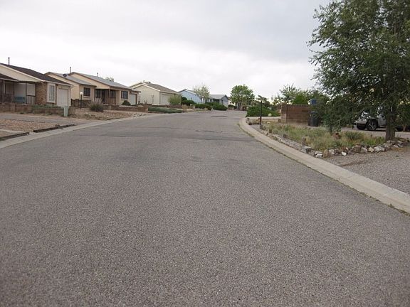 Exterior Neighborhood (street photo)