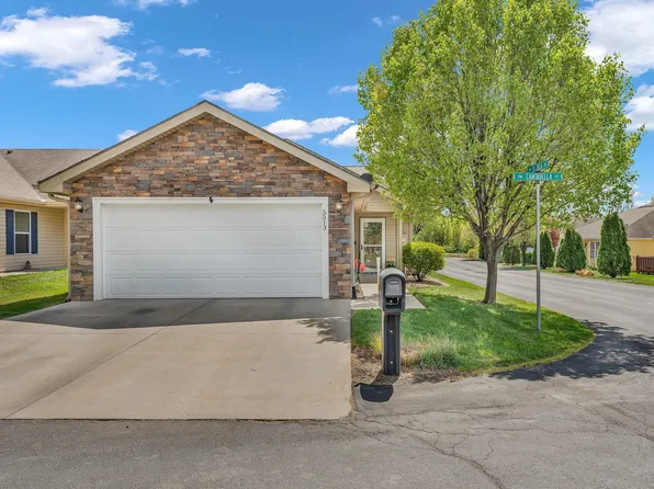 5513 SW Cantabella St, Topeka, KS 66614