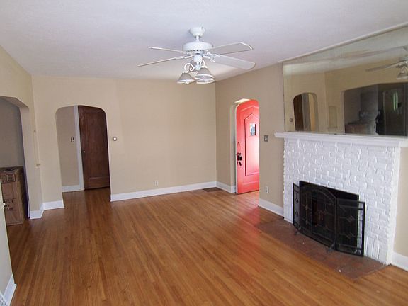 2nd image of 2130 Ross St