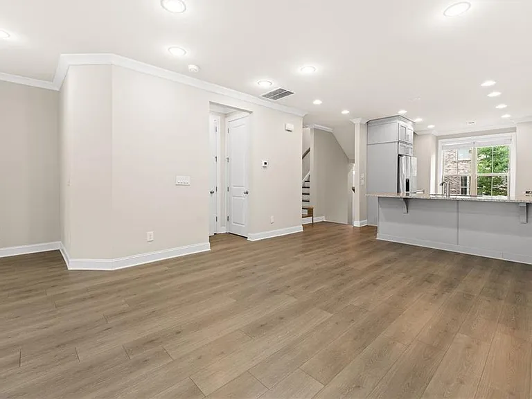 205 Bedford Aly — Photo 12