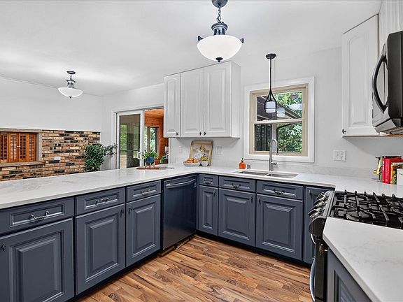 2nd image of 2658 Oak Crest Cir