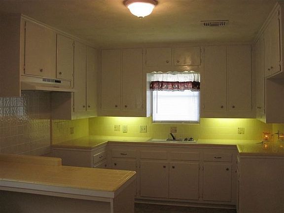 2nd image of 380 Clemmons St