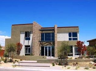 22 Hawk Ridge Dr, Las Vegas, NV 89135