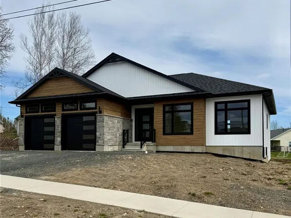 11 Donmac Ct, Fredericton, NB E3G 0L6
